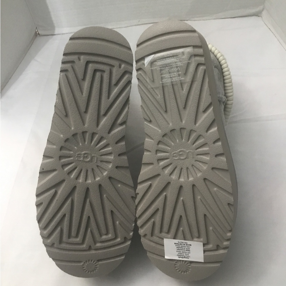 UGGS BOOTS - Picture 10 of 14